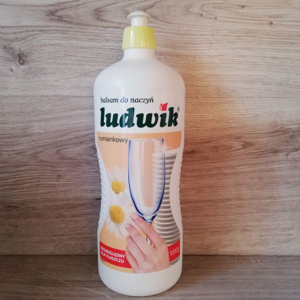Засіб для миття посуду з екстрактом ромашки 900 мл — Ludwik