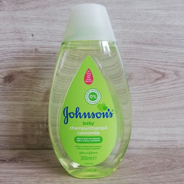 Дитячий шампунь для волосся Johnson's baby з ромашкою 300ml Дитячий шампунь для волосся Johnson's baby з ромашкою 300ml