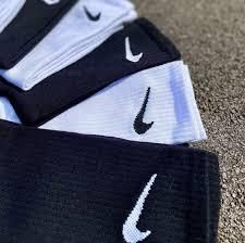 Шкарпетки Nike високі спортивні  білі чорні тренувальні з логотипом різні розміри Шкарпетки Nike високі спортивні  білі чорні тренувальні з логотипом різні розміри